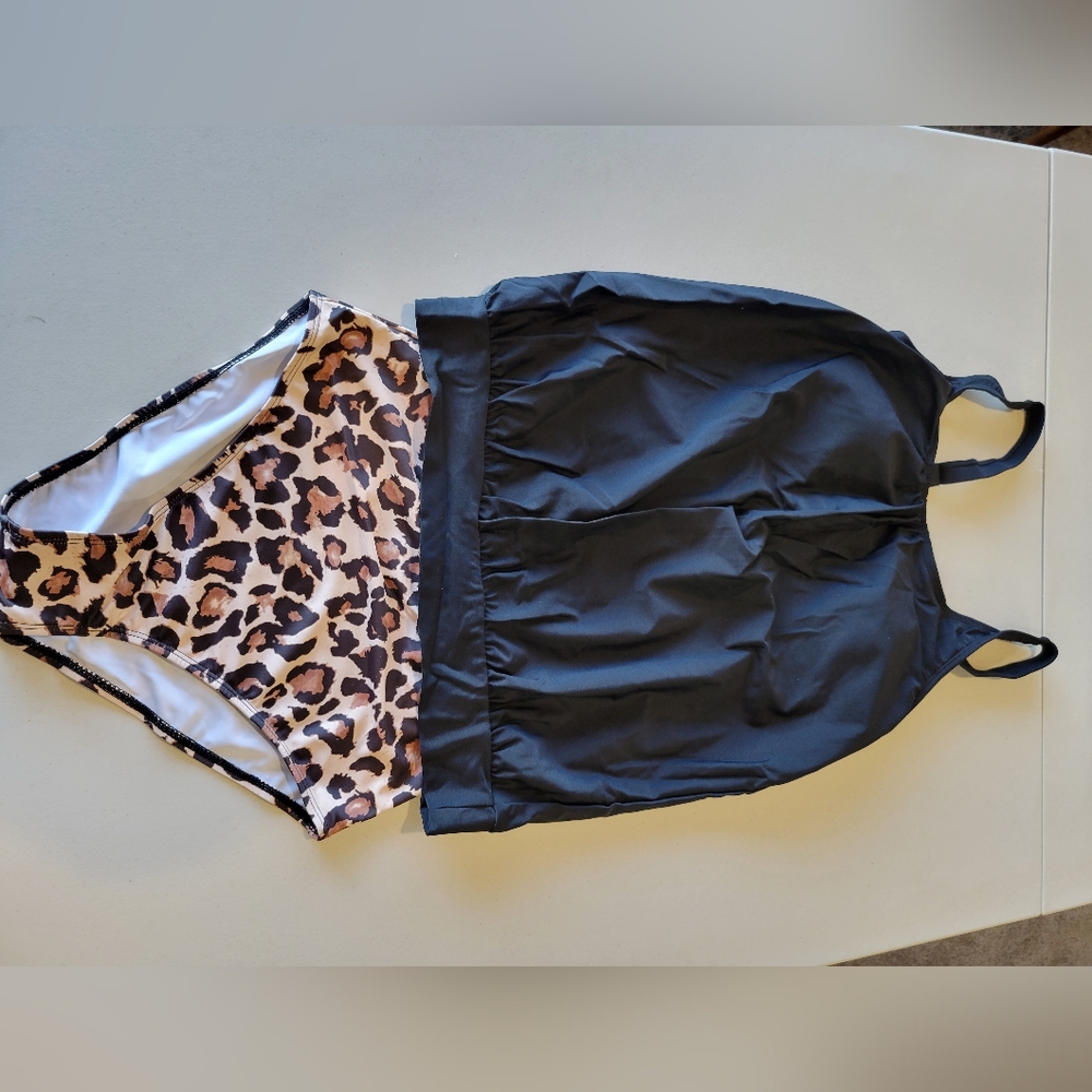 Nwt Yonique swimsuit size small